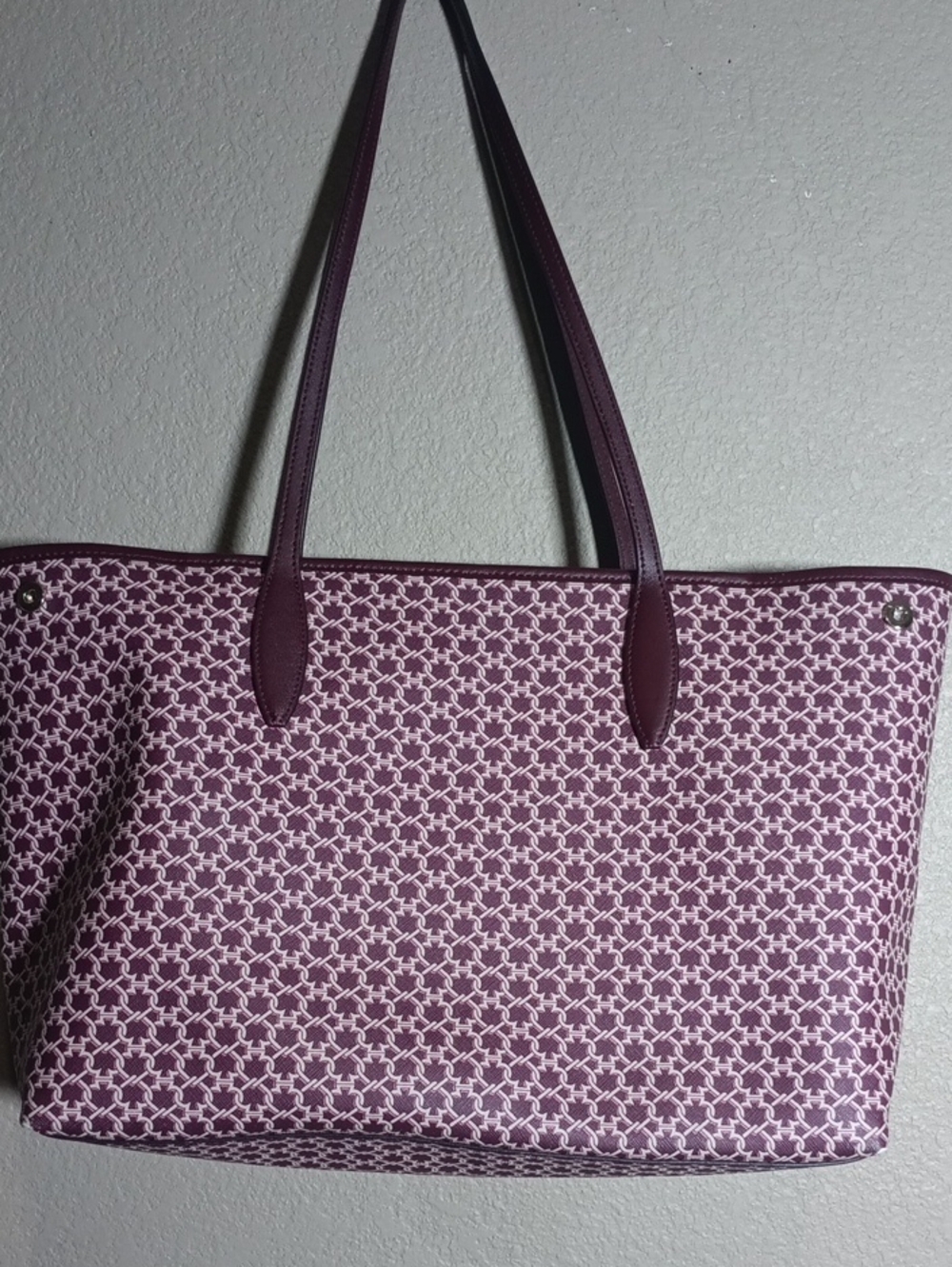 kate spade Link Tote- Stylish Everyday Carry - Picture 3 of 15